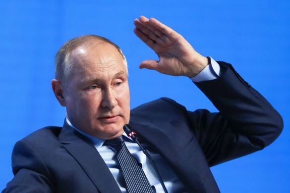 Путин: выдающиеся ученые должны создавать сильные научные коллективы