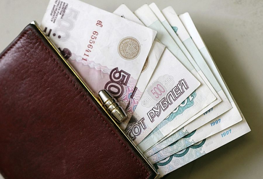 Гражданам РФ напомнили о необходимости платить налоги с вкладов, валюты и недвижимости