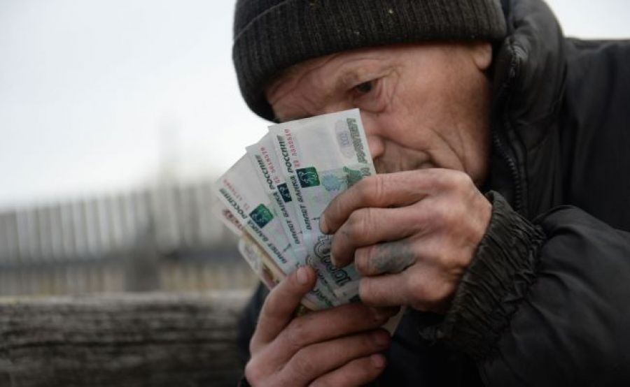 В РФ предложили новую выплату в 30 тысяч рублей для бедных россиян