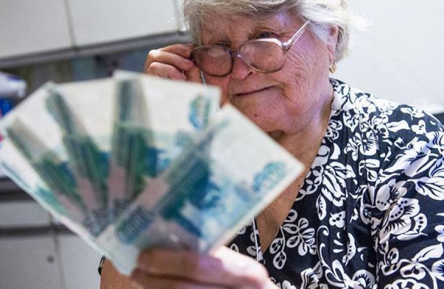 Пенсионерам РФ придет около 14 тысяч рублей от ПФР до конца декабря 2021 года