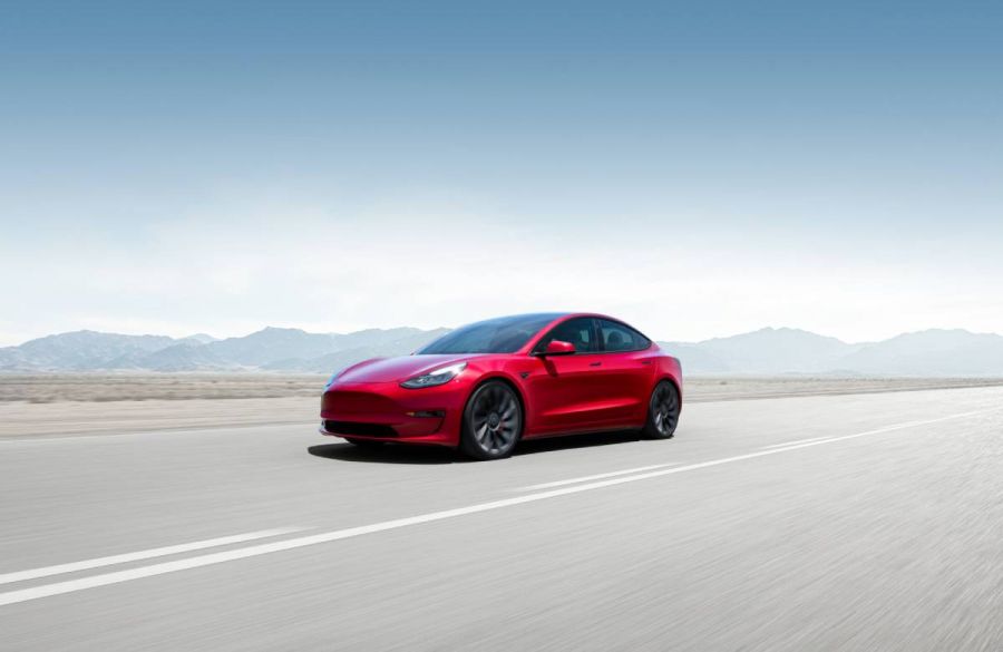 Bloomberg: Tesla массово подает в суд на клиентов из Китая за клевету