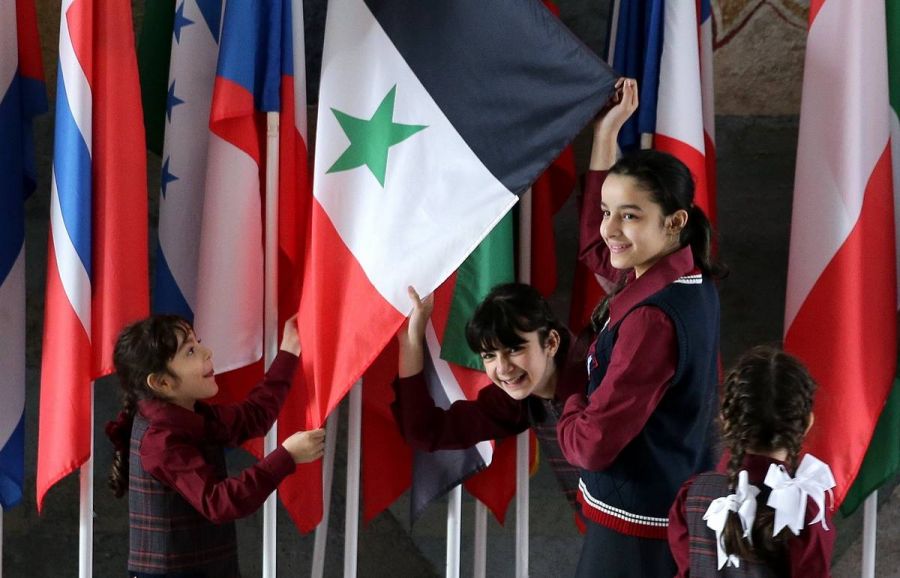 Москва организует новогодние акции с подарками для бедных сирийских детей