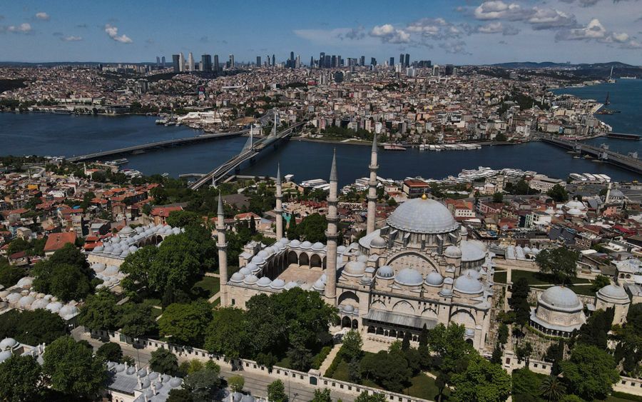 Единственная биржа Турции остановила свою работу на 25 минут после обвала нацвалюты