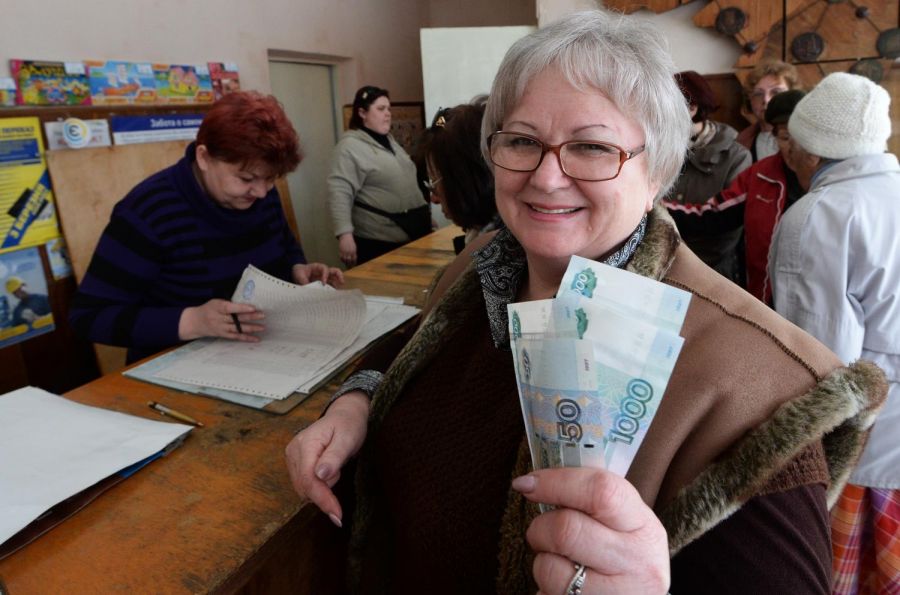 «Россияне напуганы»: 7 декабря может произойти снижение пенсий и заплат