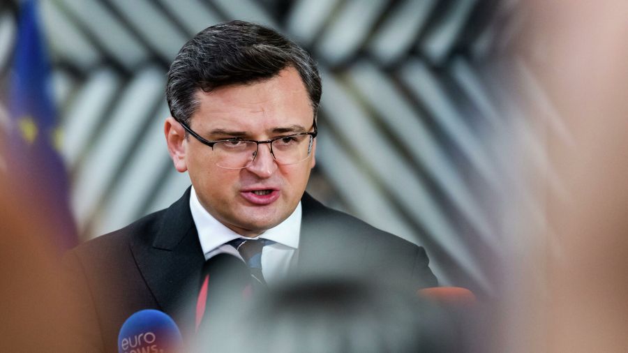 Глава МИДа Украины Кулеба заявил о "начале подготовки к отключению РФ от SWIFT"