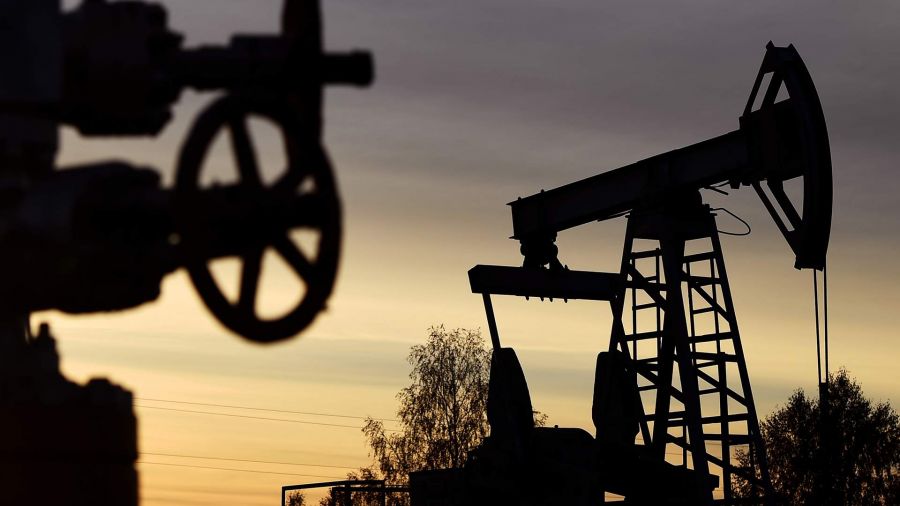 Власти США рассматривают любые средства для снижения стоимости нефти в мире