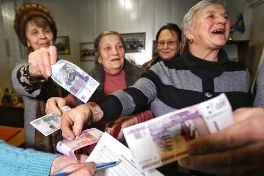 Пенсионерам РФ увеличат ЕДВ в феврале 2022 года
