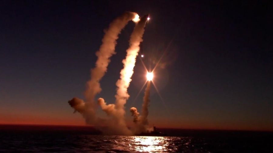 «РВ» публикует кадры пусков ракет «Калибр» с кораблей ВМФ России в Чёрном море