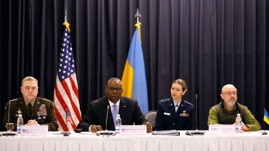 МК: Названы темы последних переговоров министров обороны США и Украины