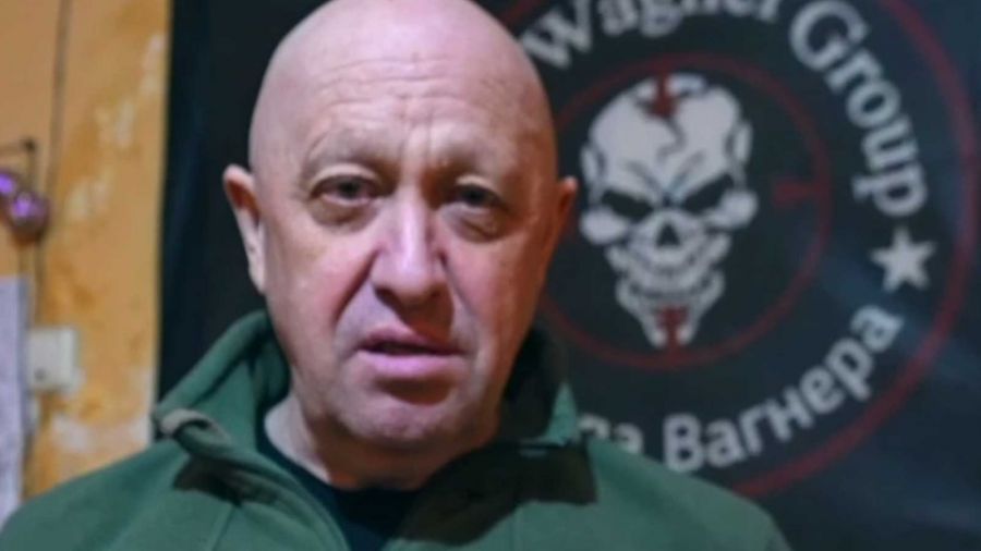 Аксенов поддержал Пригожина по поставкам "Вагнеру", напомнив о расстрелах генералов в 1941