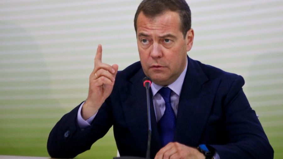 Медведев: "Если Киев нападет на Крым, ответные удары будут неизбежны"