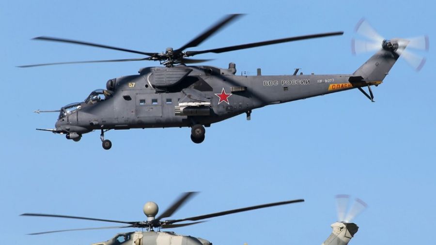 Украинские боевики в районе Угледара повредили боевой вертолет ВВС РФ Ми24/Ми-35