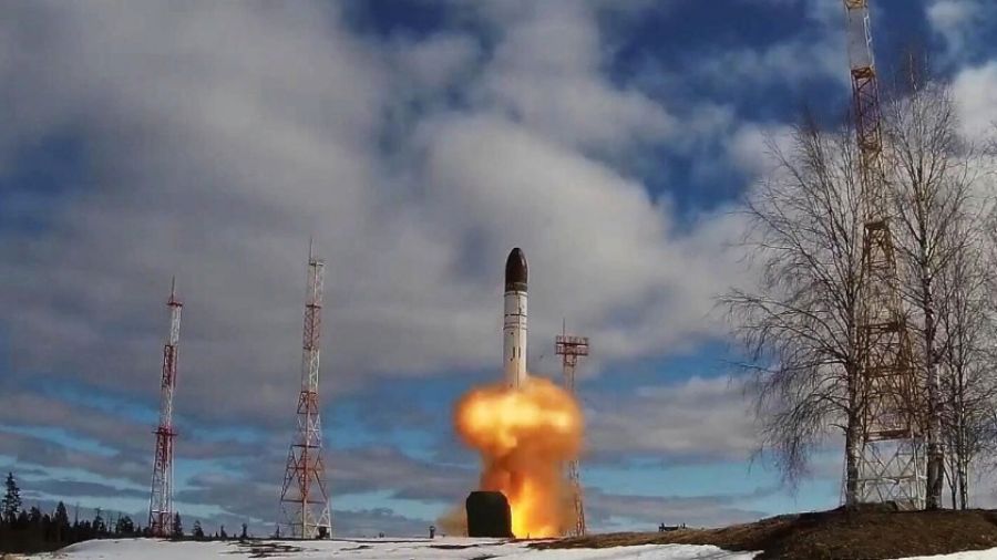 МК: Западные СМИ назвали дату запуска сверхзвуковой ракеты "Сармат-2" ВС РФ