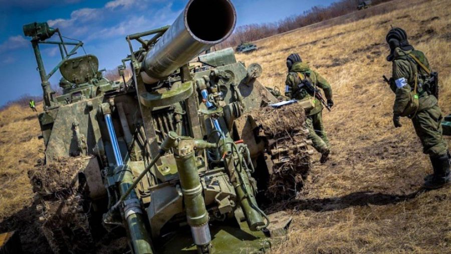 RusVesna: Артиллеристы 1-го Донецкого корпуса громят укрытия боевиков ВС Украины из «Рапиры»