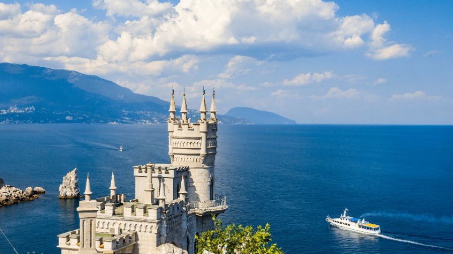 Аксенов проинформировал, что Путин одобрил идею возведения фортификационной линии в Крыму