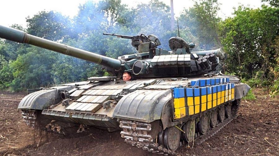 Украинский танк сгорел вместе с экипажем после попадания ракеты
