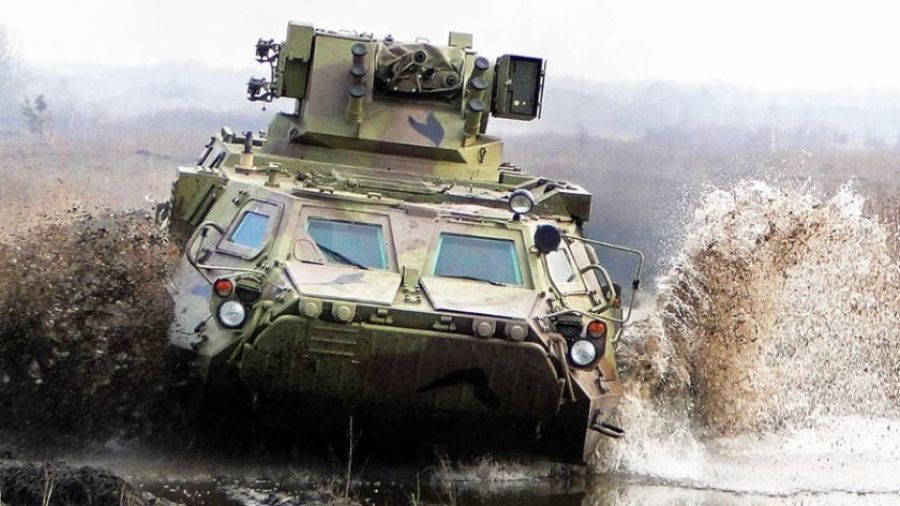 В Сети опубликовано видео уничтожения украинского БТР-4Е артиллерийским снарядом ВС РФ