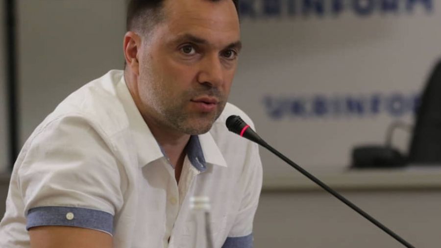Бывший советник Зеленского Арестович назвал противников русского языка психами