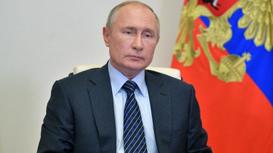 Путин: экономика РФ преодолела риски, но иногда действовали «с колес»