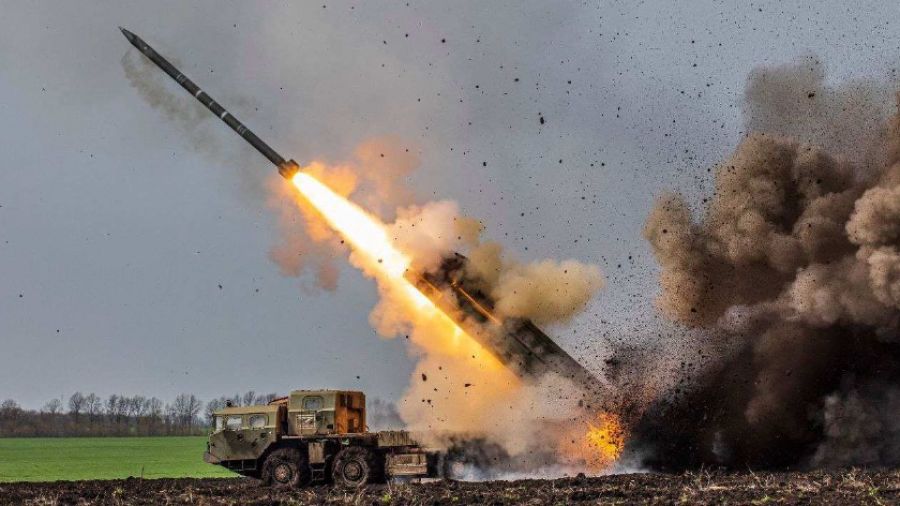 Минобороны показало кадры, как РСЗО "Ураган" группировки "О" ВС России сжигают позиции ВСУ