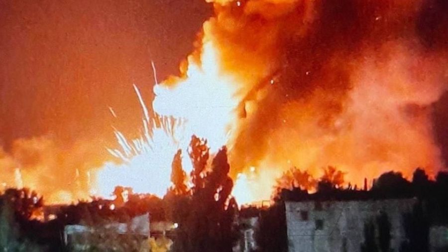 ВО: ВС РФ нанесли ракетные удары по складу вооружения НАТО и штабу ВСУ в Очаково