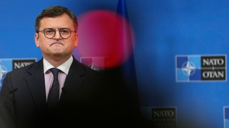 Кулеба: Киев не станет применять истребители и дальнобойное оружие против РФ