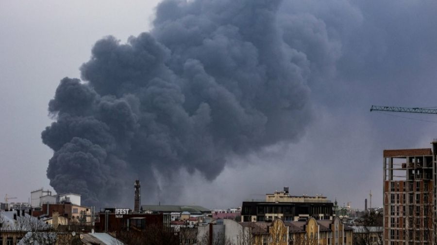 Взрывы во Львовской и Ивано-Франковской областях: Над Хмельницким поднимается густой дым