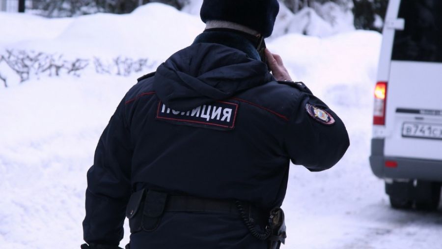 Mash проинформировал, что в Крыму задержали бездомного в форме «Азова»*