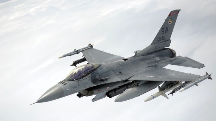 СП: Истребители F-16 ВВС Польши готовятся вступить в бой с Су-30 и Су-35 ВКС России