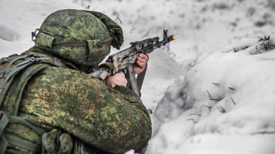 RusVesna опубликовала кадры боев российских войск при поддержке бронетехники в Марьинке