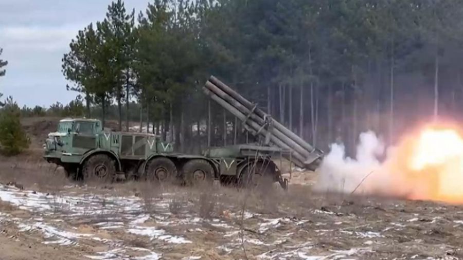 Минобороны демонстрирует боевую работу расчетов РСЗО ВС России на Херсонском направлении