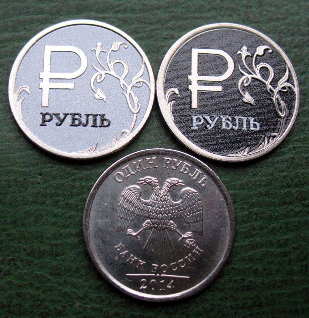 1 бел рубль в рублях. Сувенирные монеты 1 рубль. Монета 1 рубль цветная. Цветные рубли. Рубль рубля рублей.