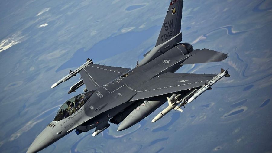 ВЗГЛЯД: Киеву для истребителей F-16 потребуются пилоты-наемники и время