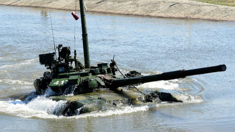 «Оригинальная маскировка»: Боевики ВС Украины утопили собственный танк