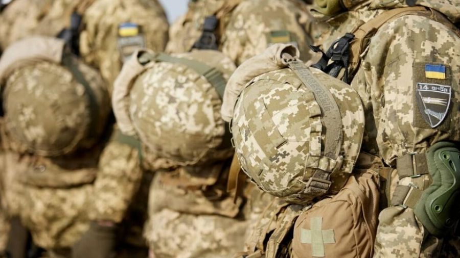 В Киеве в подъездах жилых домов расклеивают приказ военкома о проведении мобилизации в ВСУ