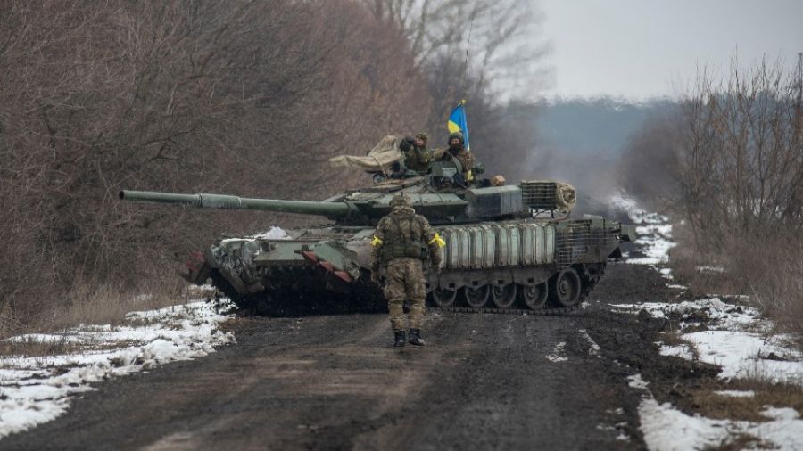 Британский Sky News показал, как ВСУ прячут танки и БМП за жилыми домами в Артемовске