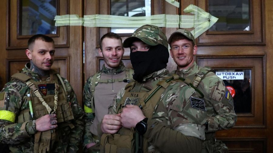 EAD: британский наемник ВСУ в Бахмуте прикрепил нашивку «Не убивайте меня!»