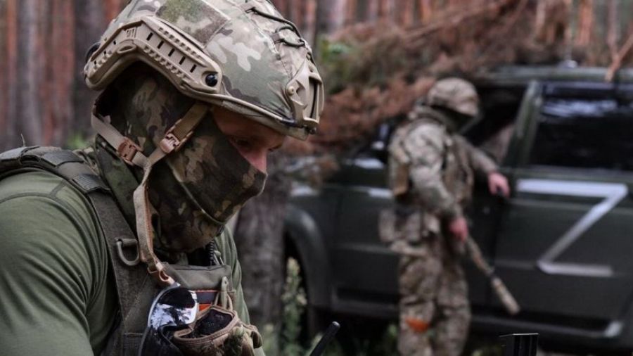 Боец ВС России "Шор" спас бабушку от обстрелов в Харьковской области, вывезя её на мопеде