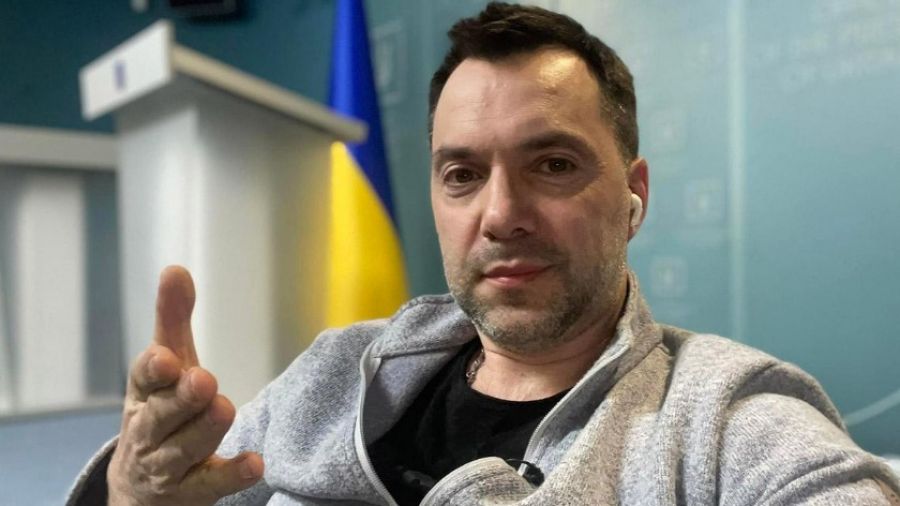 МК: Раскрыты заработки экс-советника ОП Украины Арестовича