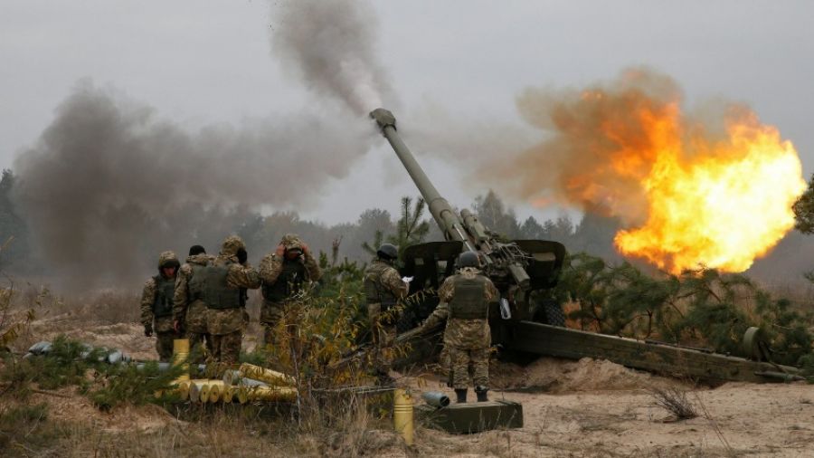 РВ: Артиллеристы 11-го полка  Донецкого корпуса уничтожают и обращает врага в бегство