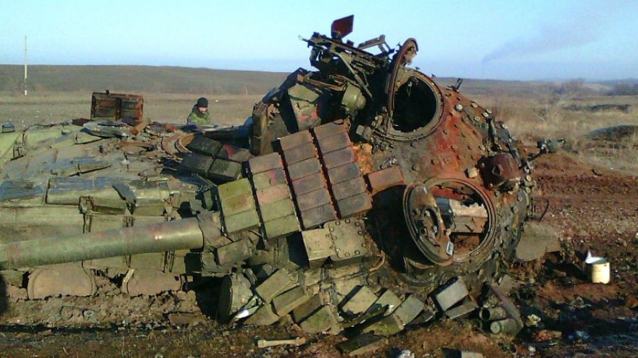 Опубликовано видео уничтожения украинского БТР артиллеристами 1-й танковой армии ВС РФ