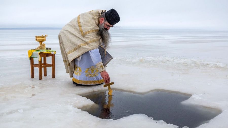 Священнослужители рассказали жителям Донбасса о встрече Крещения в 2023 г. в условиях СВО
