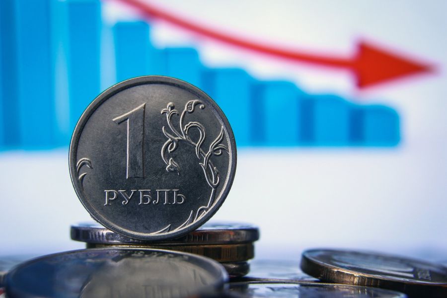 Экономист Гинько: ослабление курса рубля носит «эмоциональный характер»