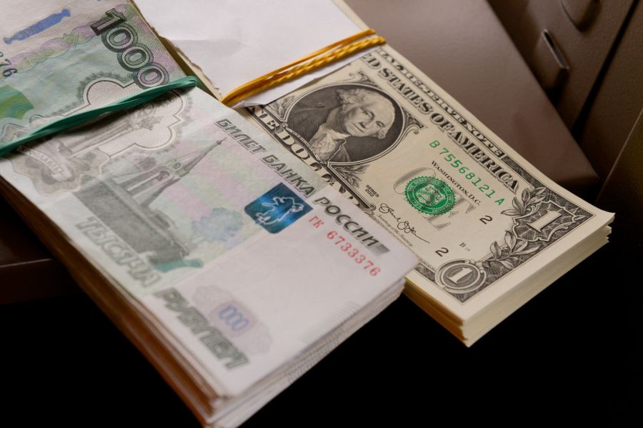 Напряженная ситуация с США вынудило Россию снизить объемы американской валюты в резервах