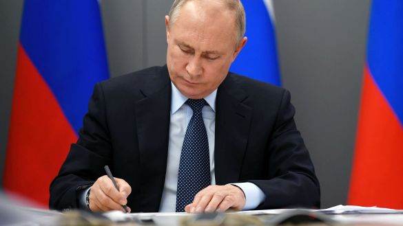 Президент РФ Путин подписал закон об индексации пенсий на 8,6% в 2022 году