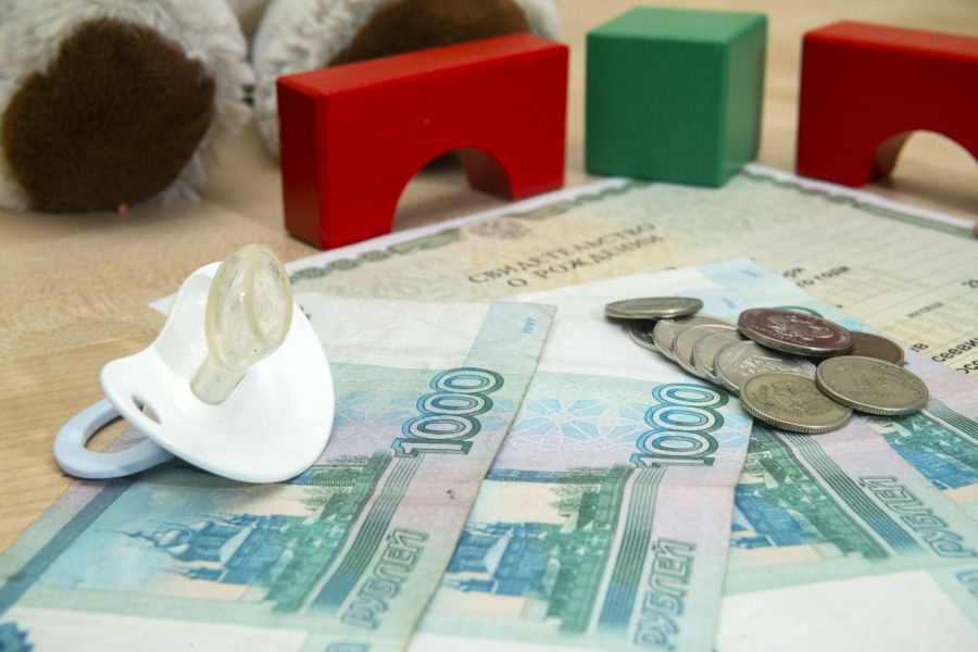 Анонсированы новые выплаты в 2022 году российским семьям от 63 930 рублей