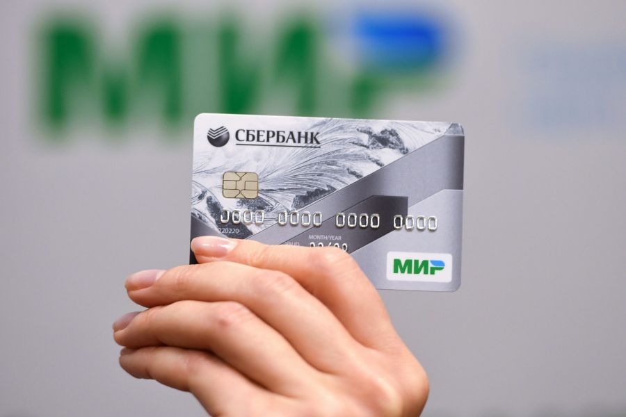 Россиянам с 18 января будут поступать выплаты на карту «Мир» в размере 2000 рублей