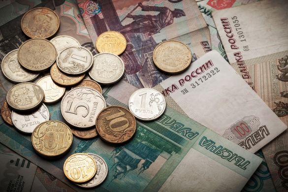 Россиянам посоветовали держать большую часть сбережений в иностранной валюте