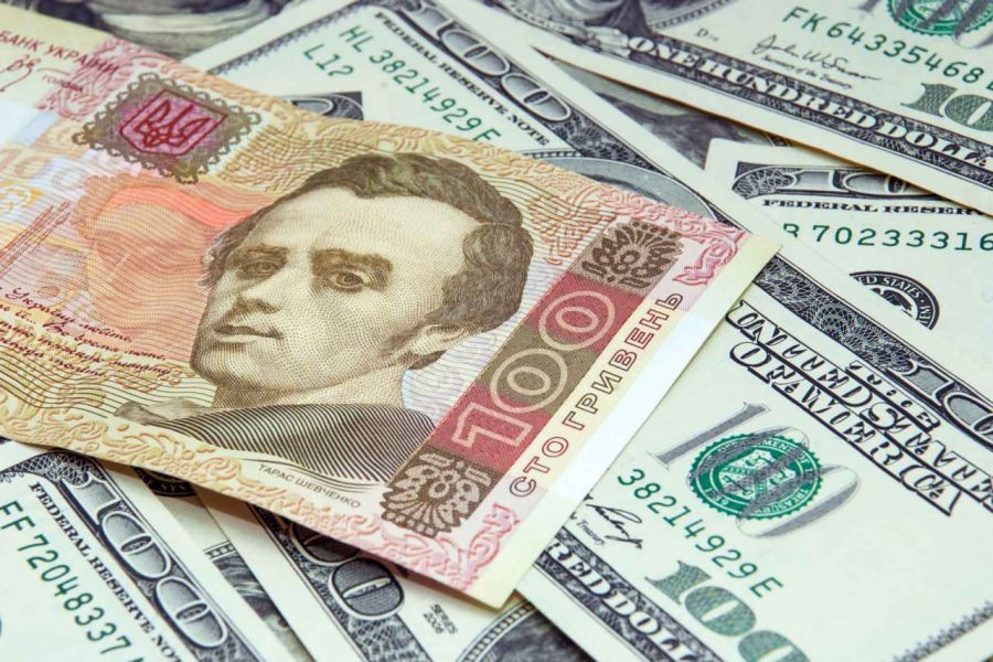 Украинская гривна рекордно рухнула