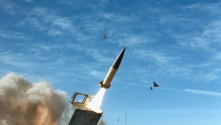 Киев начал получать первые дальнобойные ракеты для РСЗО М142 Himars